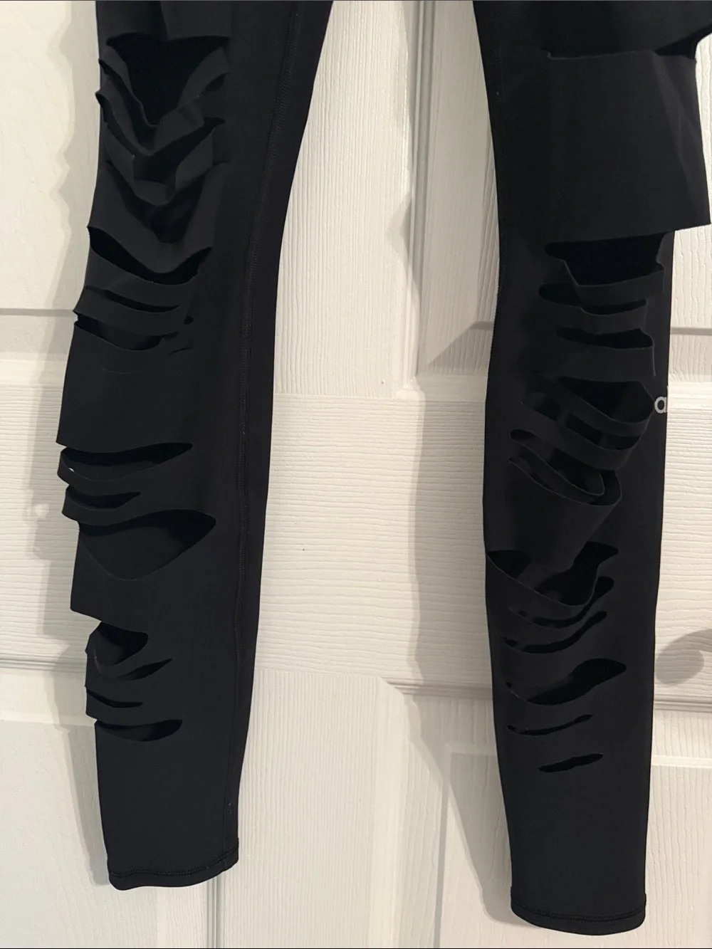 ALO YOGA BLACK Extreme Ripped Warrior High Waisted Leggings Size XS 29” Inseam